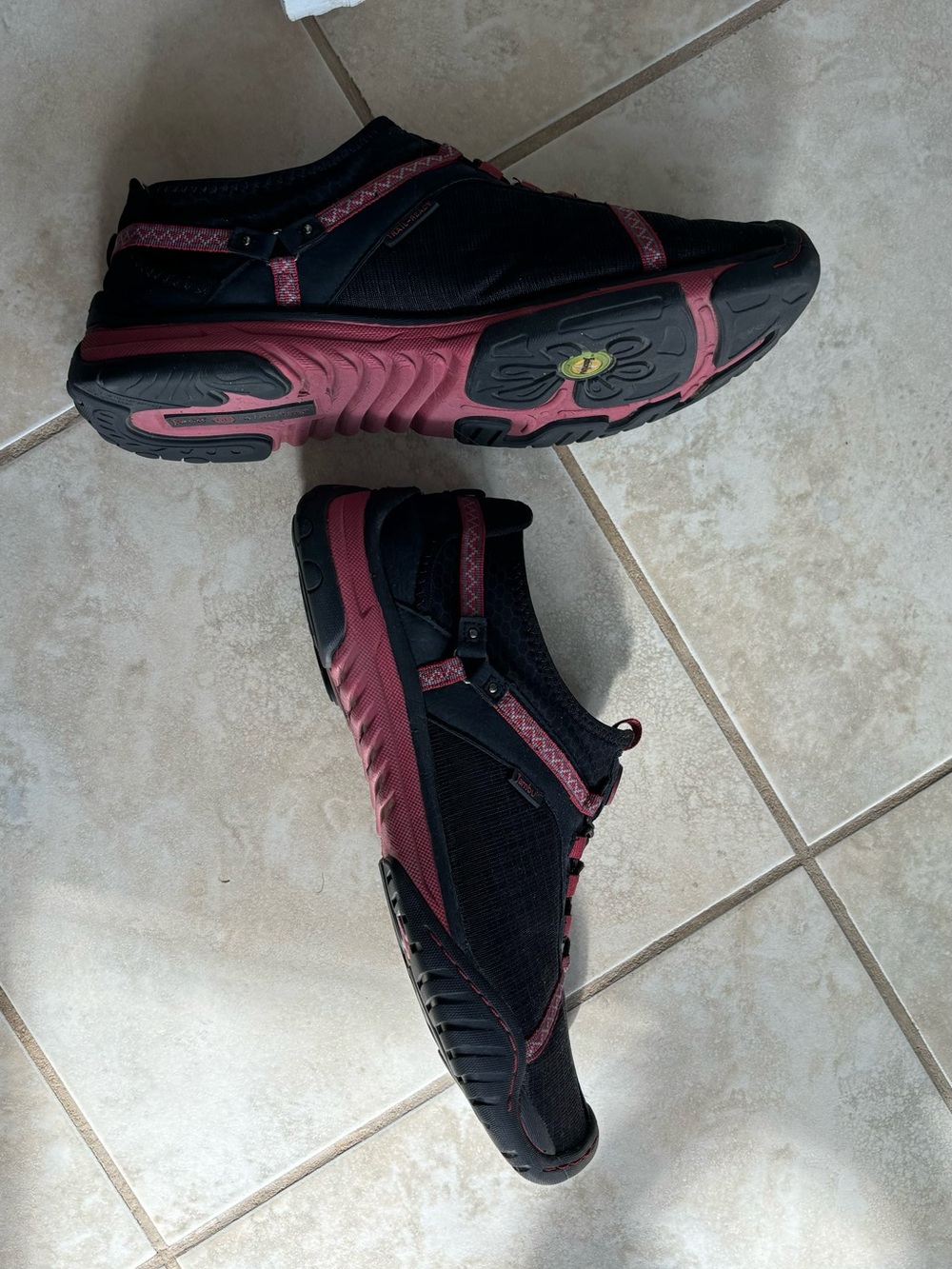 Jambu Women’s Size 11 Black/Coral Pink Athletic